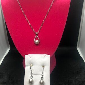 Teardrop Pearl Necklace and Earrings - NWOT